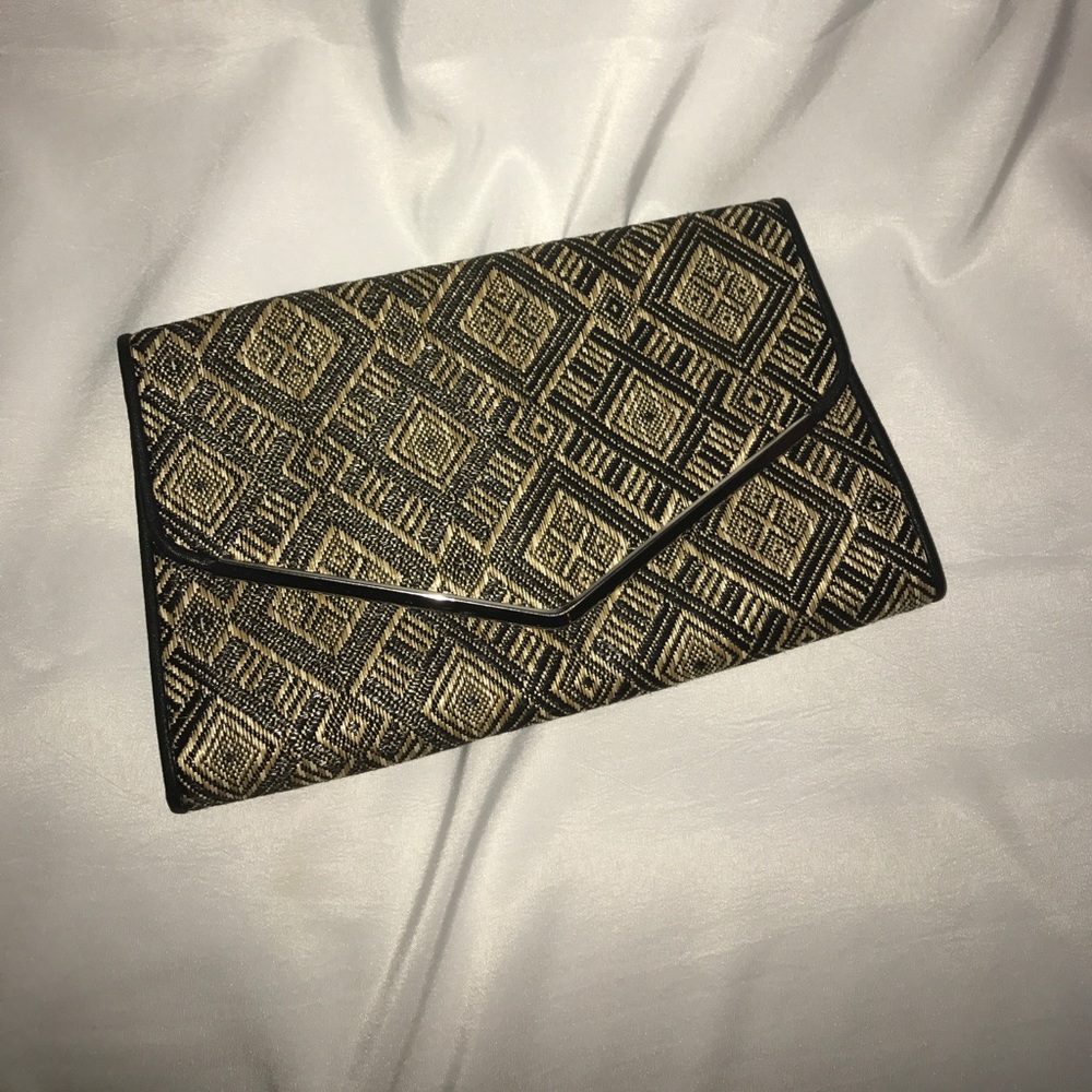 Kelly & Katie Large straw clutch with chain